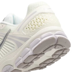 Nike Zoom Vomero 5 Sail Metallic Silver Unisex Sneakers